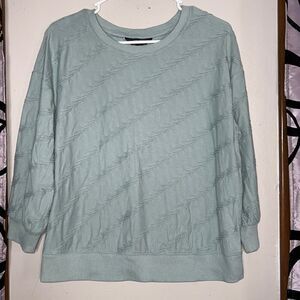 Detailed sweater top by Simply Vera. Size S sea-foam green. 3/4 sleeve.